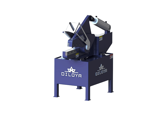 Mini alligator shear illustration with compact frame and pivoting jaw