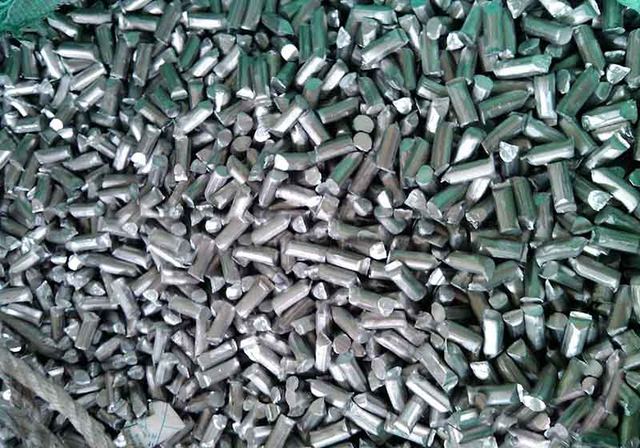Loose chopped aluminium granules in a collection bin