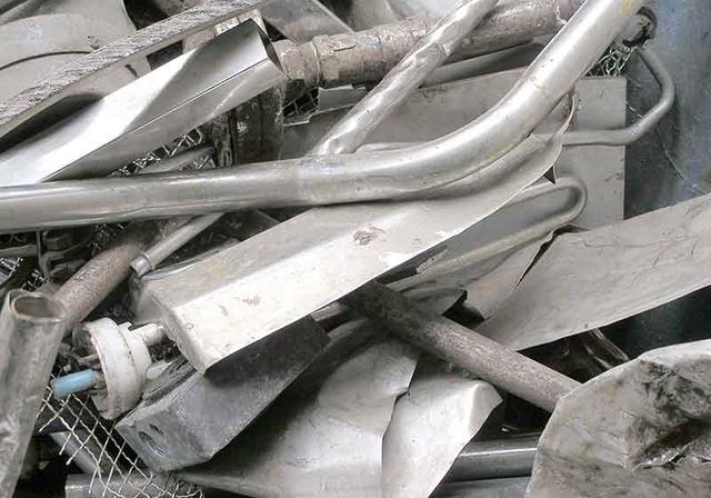 Loose stainless steel tubes and fabrication offcuts